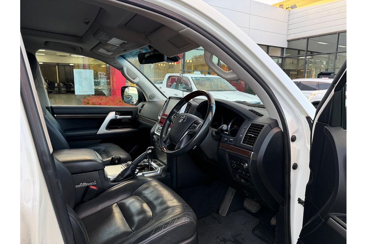 2016 Toyota Landcruiser Sahara VDJ200R