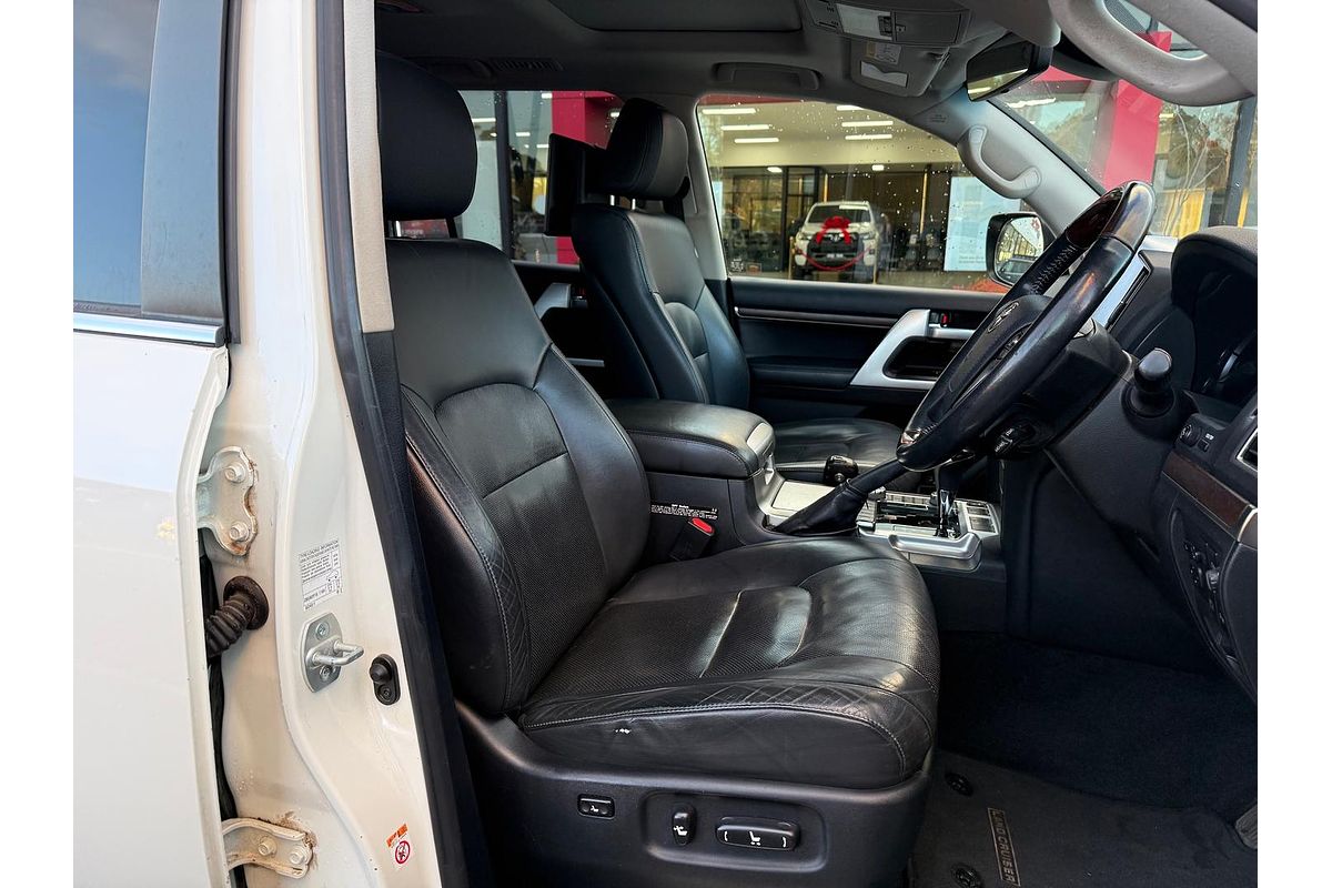 2016 Toyota Landcruiser Sahara VDJ200R