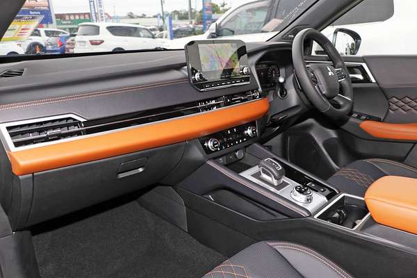 2024 Mitsubishi Outlander Exceed Tourer ZM