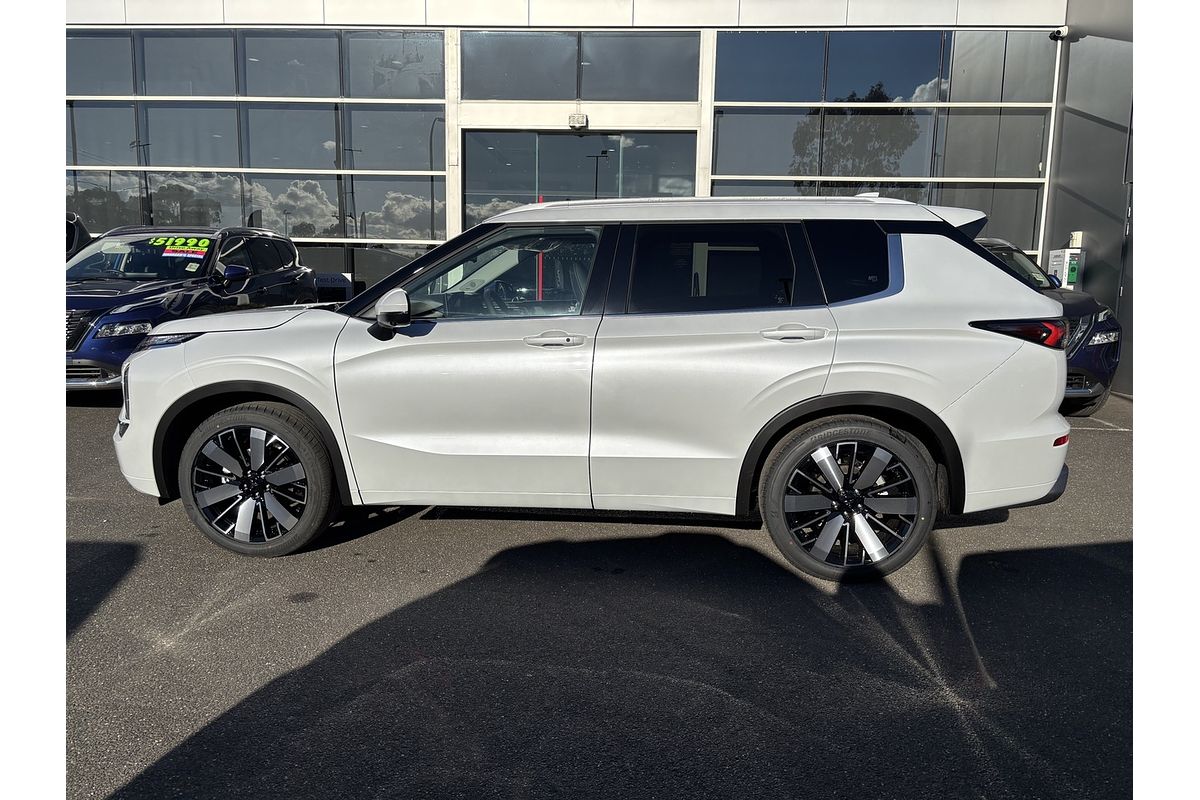 2025 Mitsubishi Outlander Exceed ZM