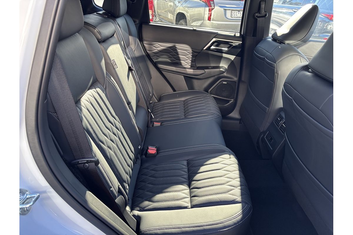 2025 Mitsubishi Outlander Exceed ZM