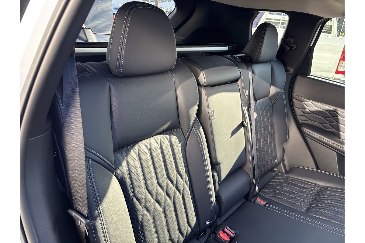 2025 Mitsubishi Outlander Exceed ZM