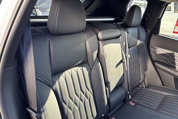 2025 Mitsubishi Outlander Exceed ZM