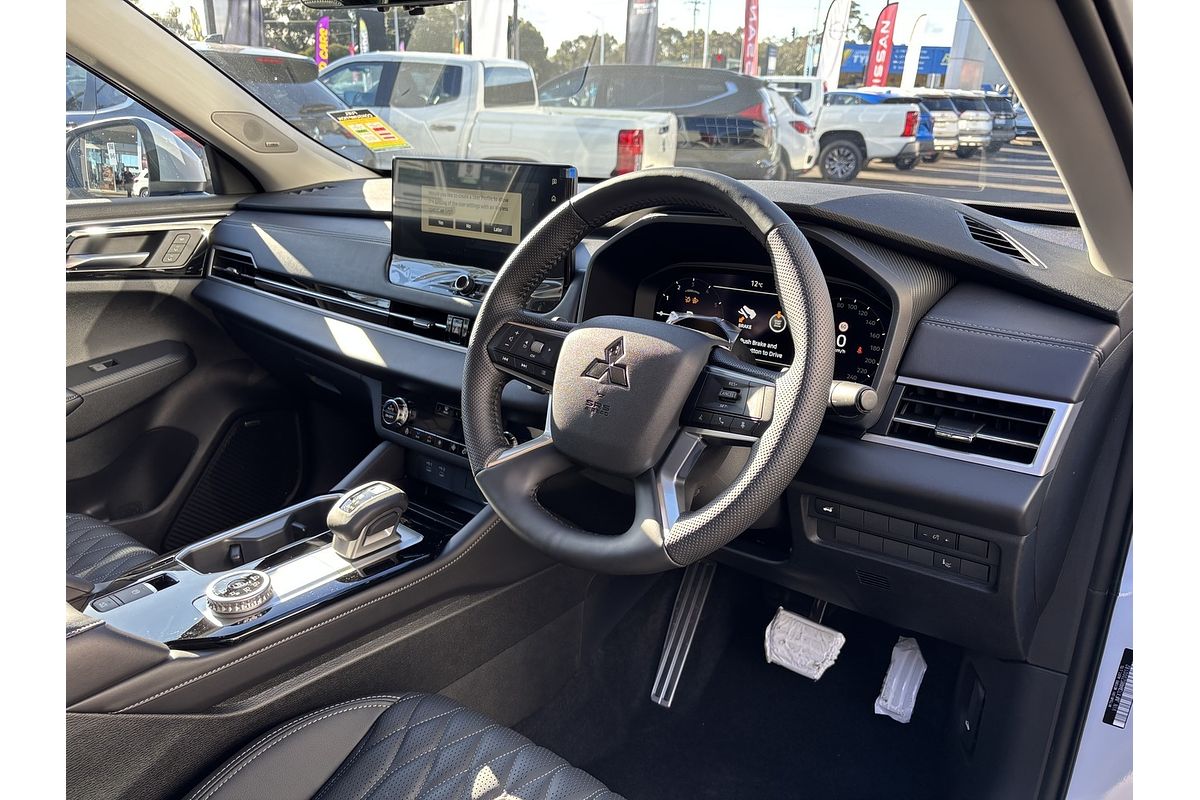 2025 Mitsubishi Outlander Exceed ZM