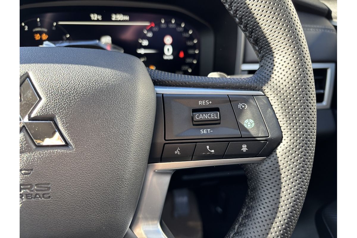 2025 Mitsubishi Outlander Exceed ZM