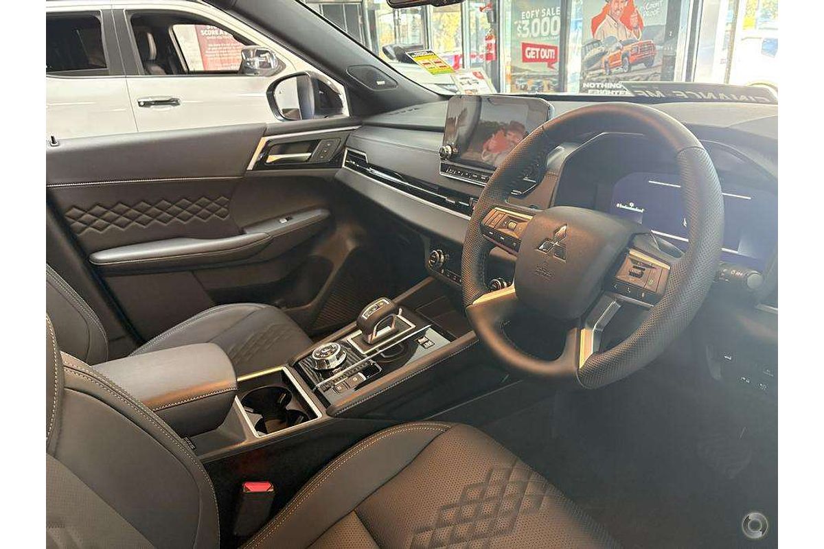 2025 Mitsubishi Outlander PHEV GSR ZM