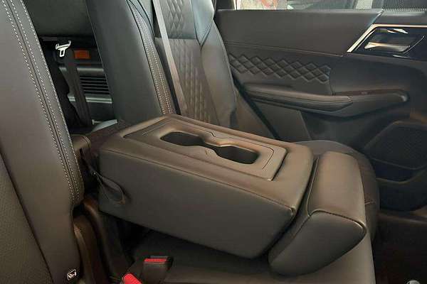 2025 Mitsubishi Outlander PHEV GSR ZM