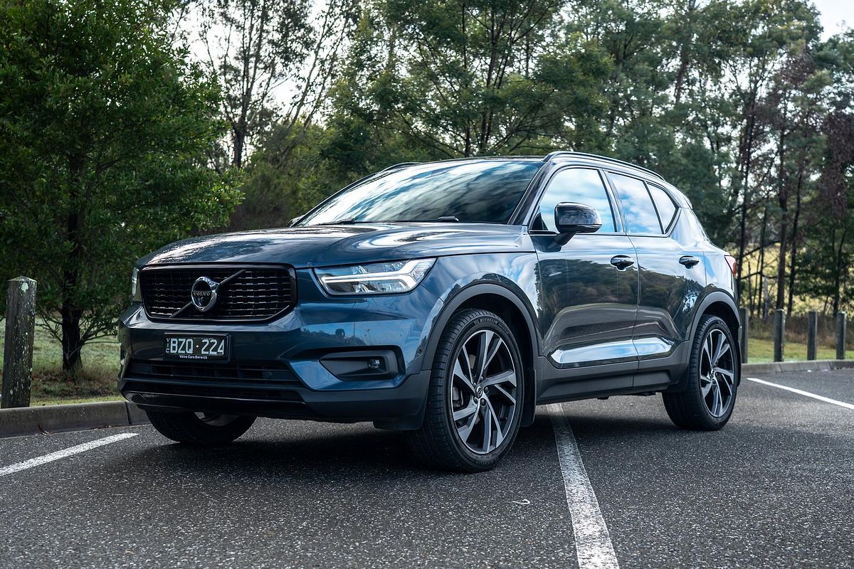 2022 Volvo XC40 T5 R-Design