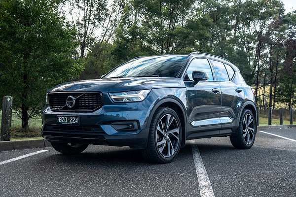 2022 Volvo XC40 T5 R-Design
