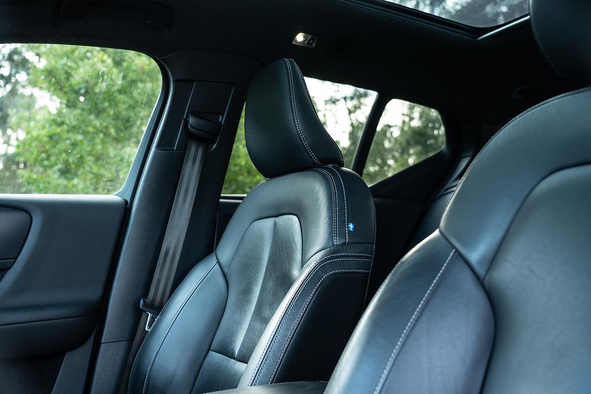 2022 Volvo XC40 T5 R-Design
