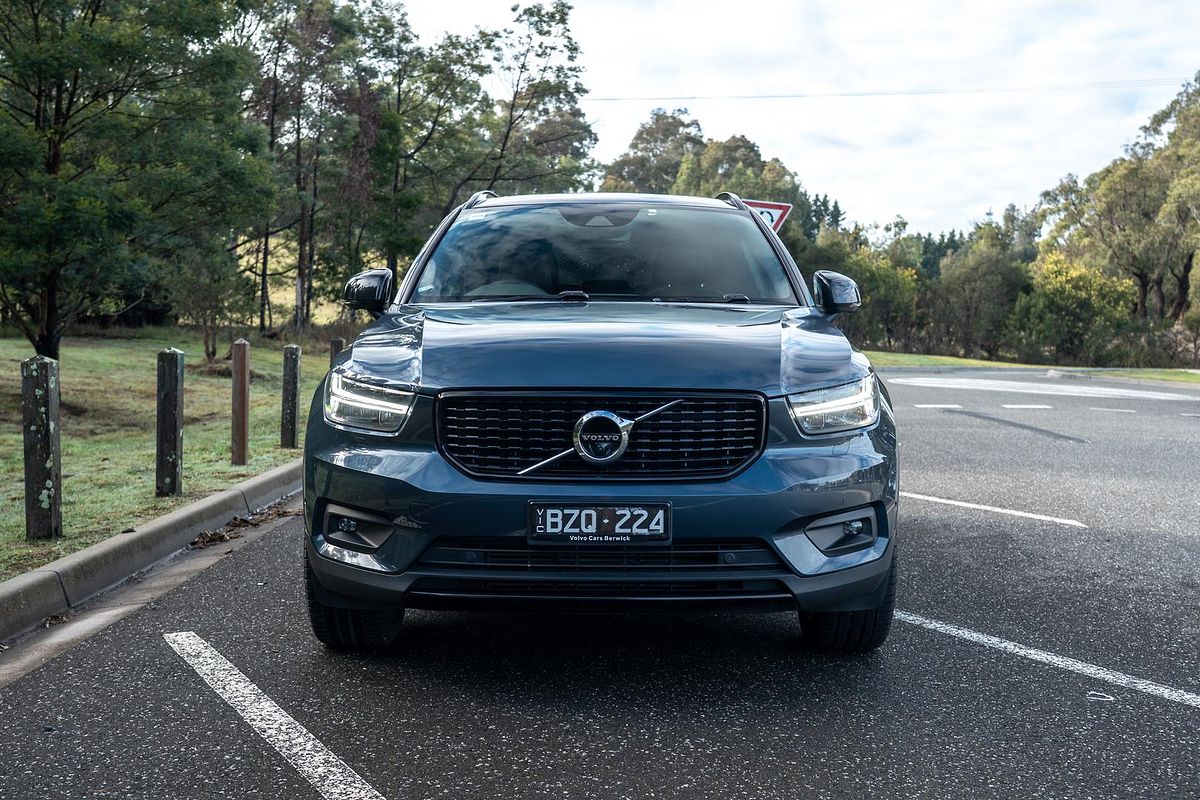 2022 Volvo XC40 T5 R-Design