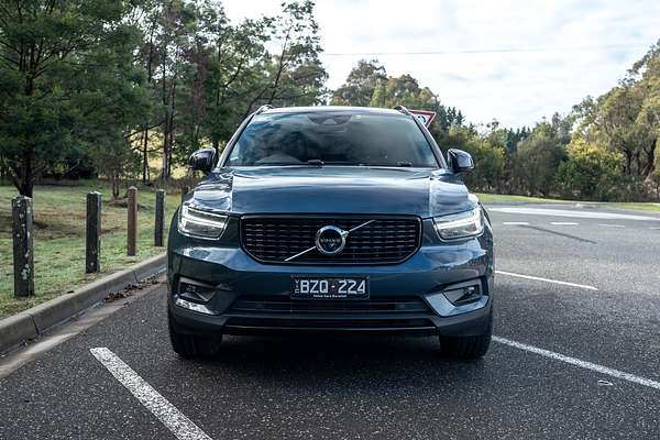 2022 Volvo XC40 T5 R-Design