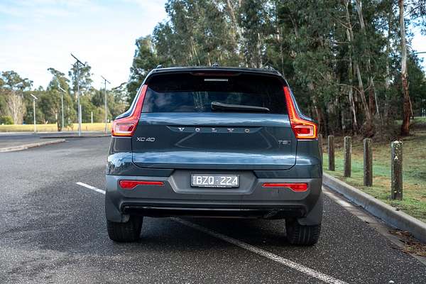 2022 Volvo XC40 T5 R-Design