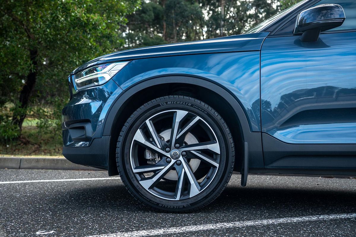 2022 Volvo XC40 T5 R-Design