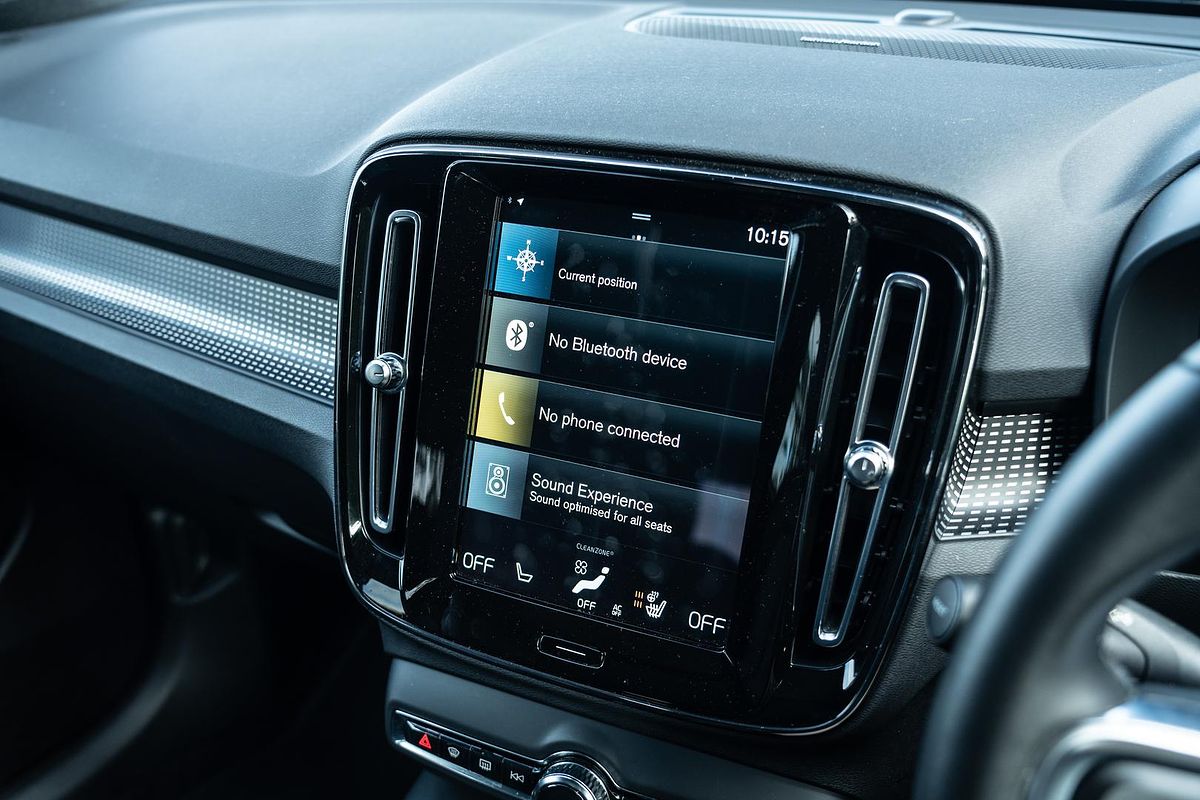 2022 Volvo XC40 T5 R-Design