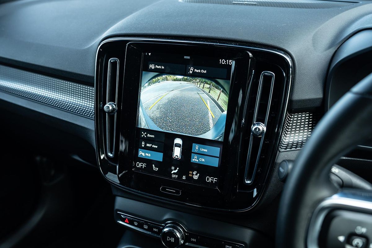 2022 Volvo XC40 T5 R-Design
