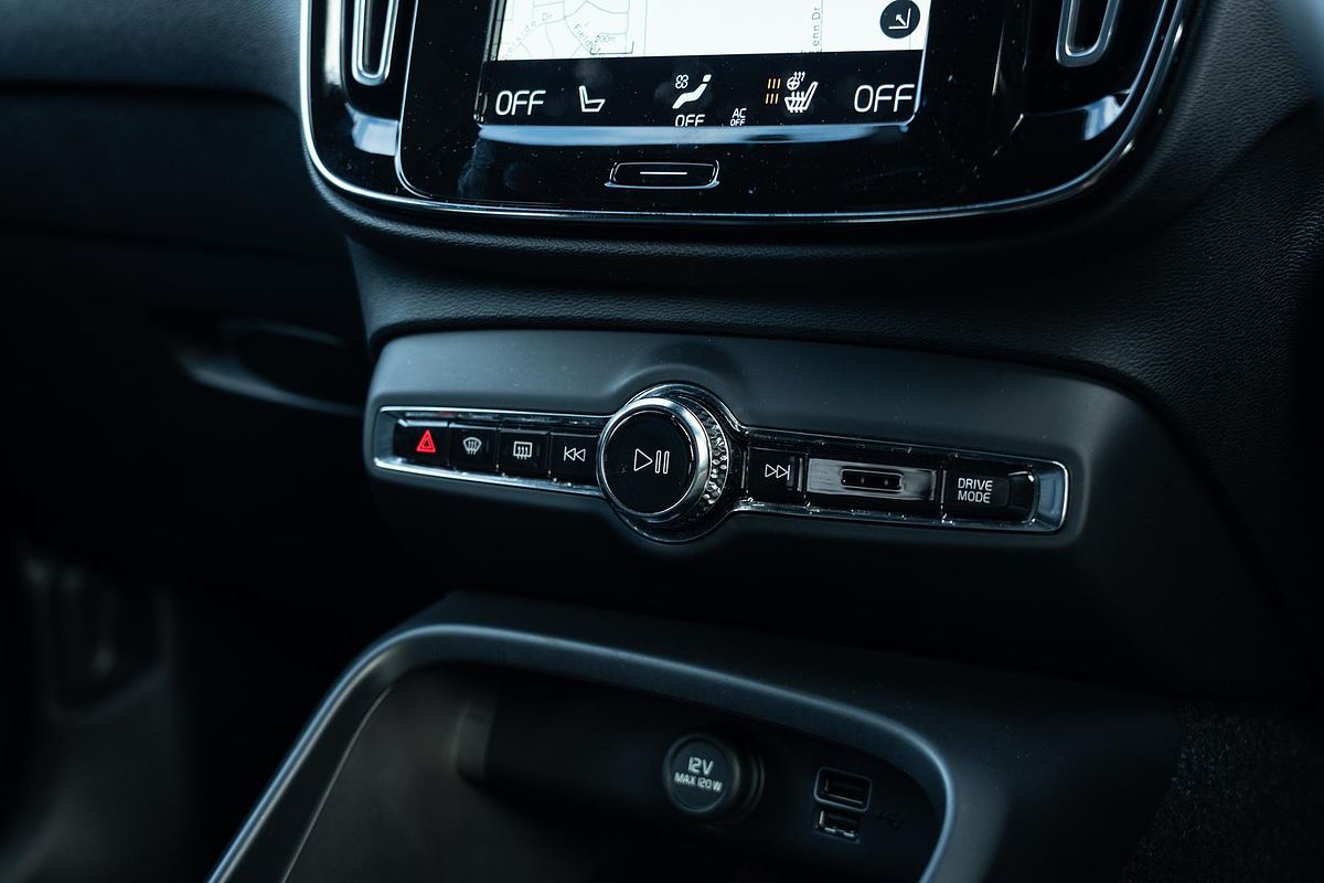 2022 Volvo XC40 T5 R-Design