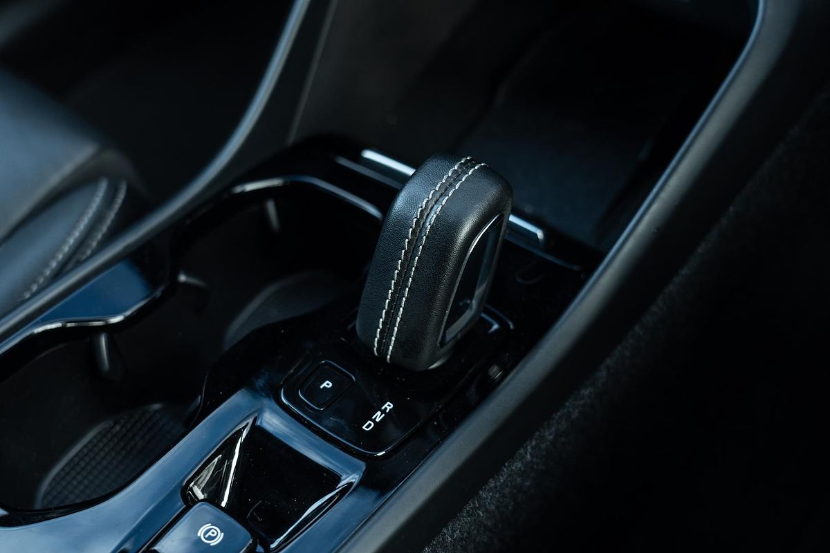 2022 Volvo XC40 T5 R-Design