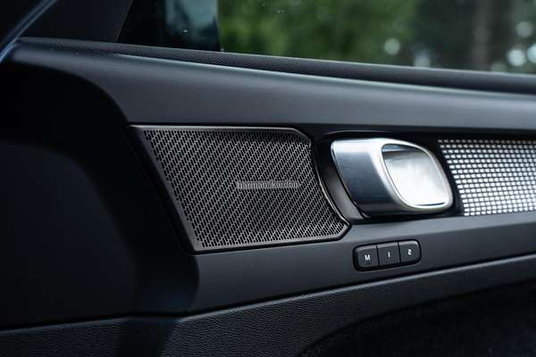 2022 Volvo XC40 T5 R-Design