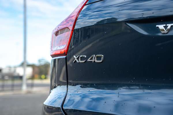 2022 Volvo XC40 T5 R-Design