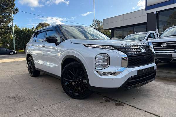 2023 Mitsubishi Outlander LS Black Edition ZM
