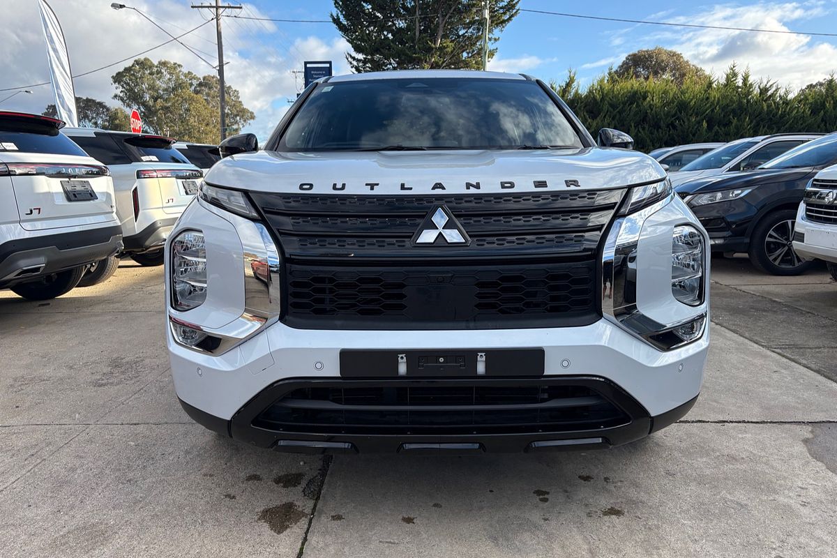 2023 Mitsubishi Outlander LS Black Edition ZM