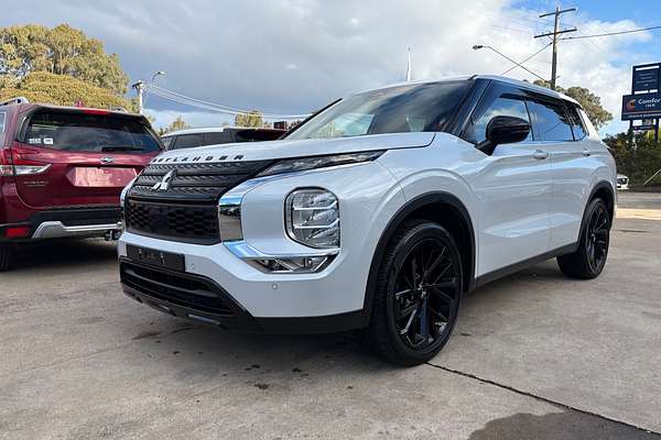 2023 Mitsubishi Outlander LS Black Edition ZM