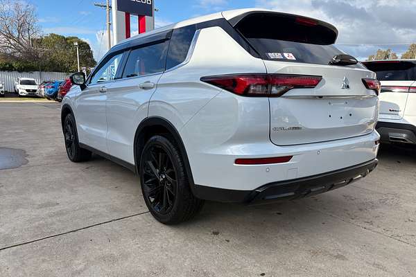 2023 Mitsubishi Outlander LS Black Edition ZM