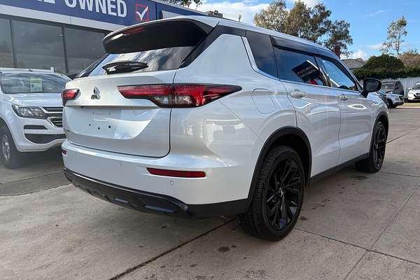 2023 Mitsubishi Outlander LS Black Edition ZM
