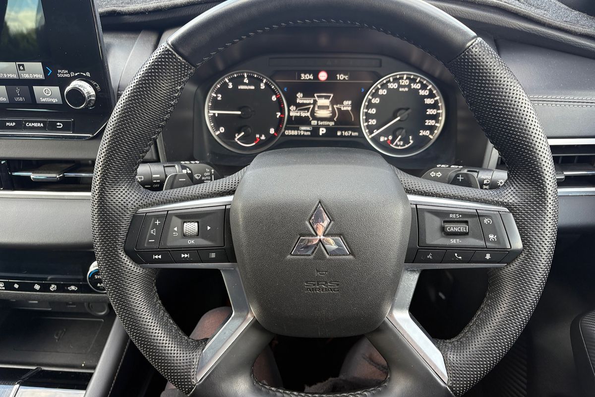2023 Mitsubishi Outlander LS Black Edition ZM