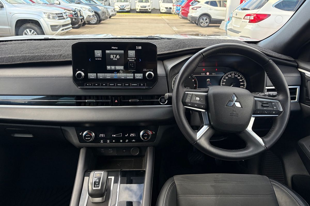 2023 Mitsubishi Outlander LS Black Edition ZM