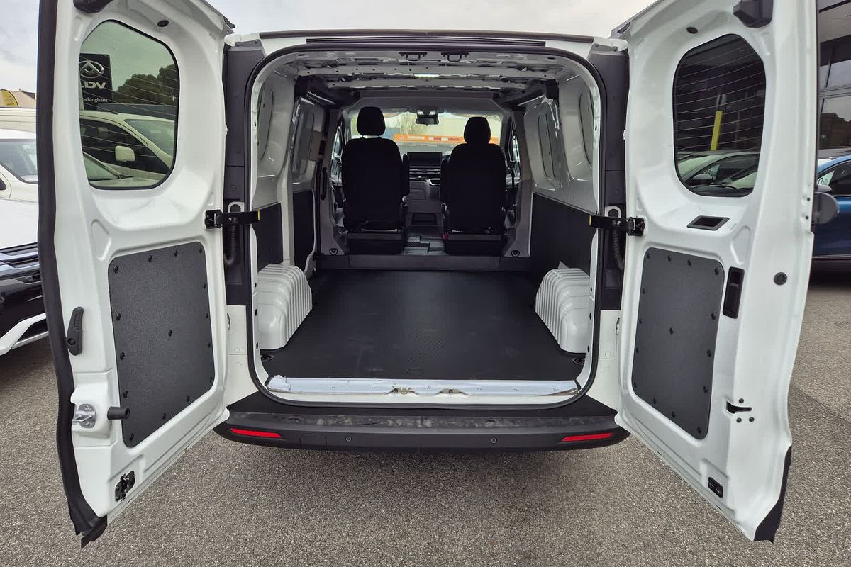 2025 LDV Deliver 7 SWB