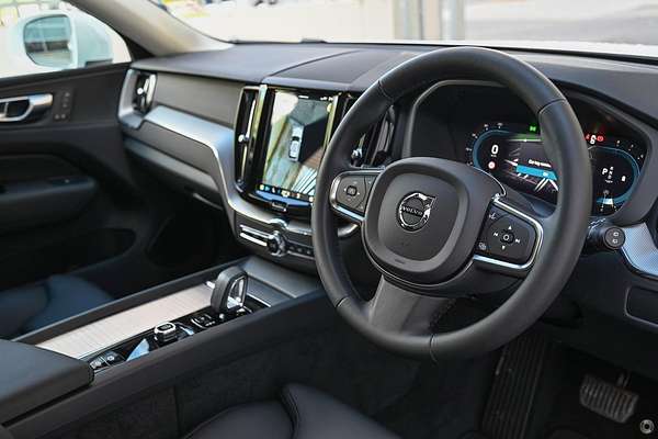2025 Volvo XC60 Plus B5