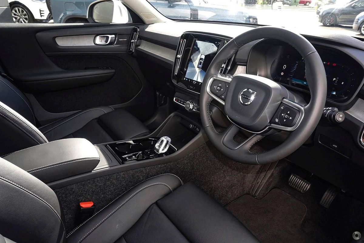 2024 Volvo XC40 Ultra B4 Bright