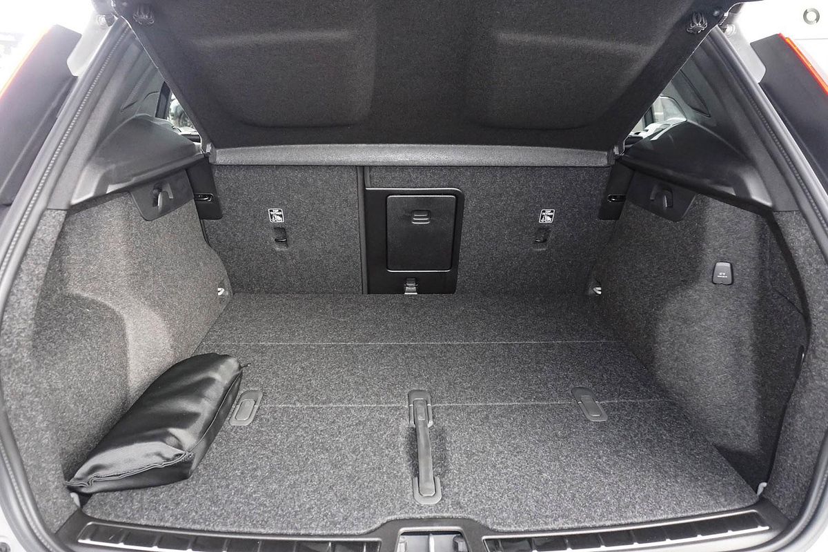 2024 Volvo XC40 Ultra B4 Bright