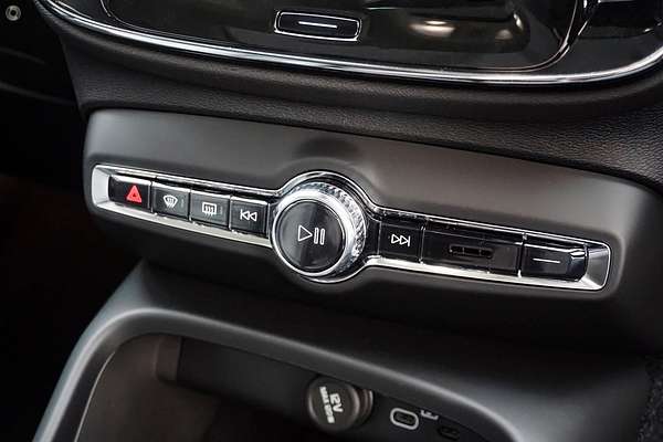 2024 Volvo XC40 Ultra B4 Bright