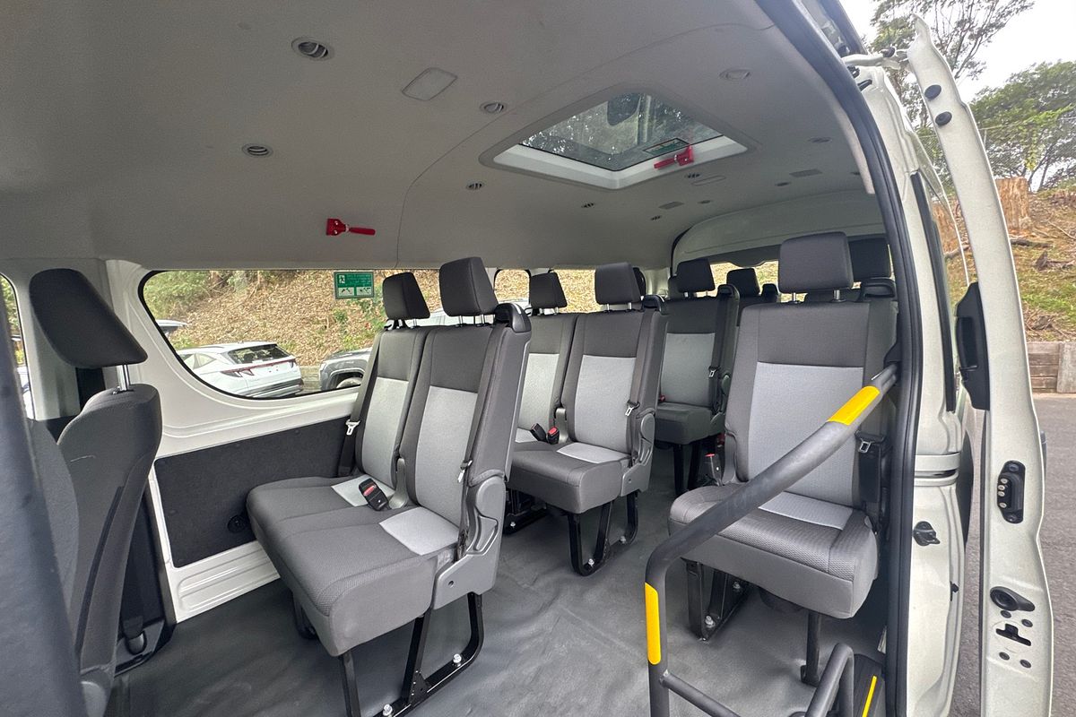 2021 Toyota Hiace Commuter GDH322R