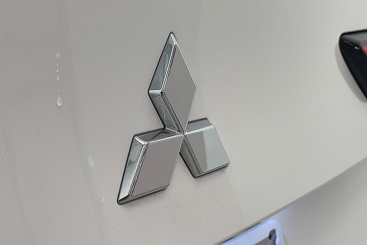 2024 Mitsubishi Outlander LS ZM