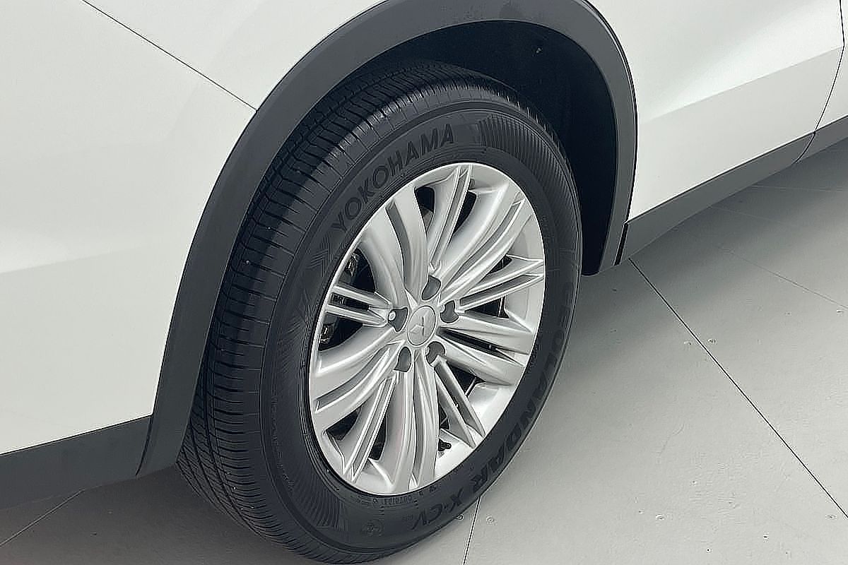 2024 Mitsubishi Outlander LS ZM