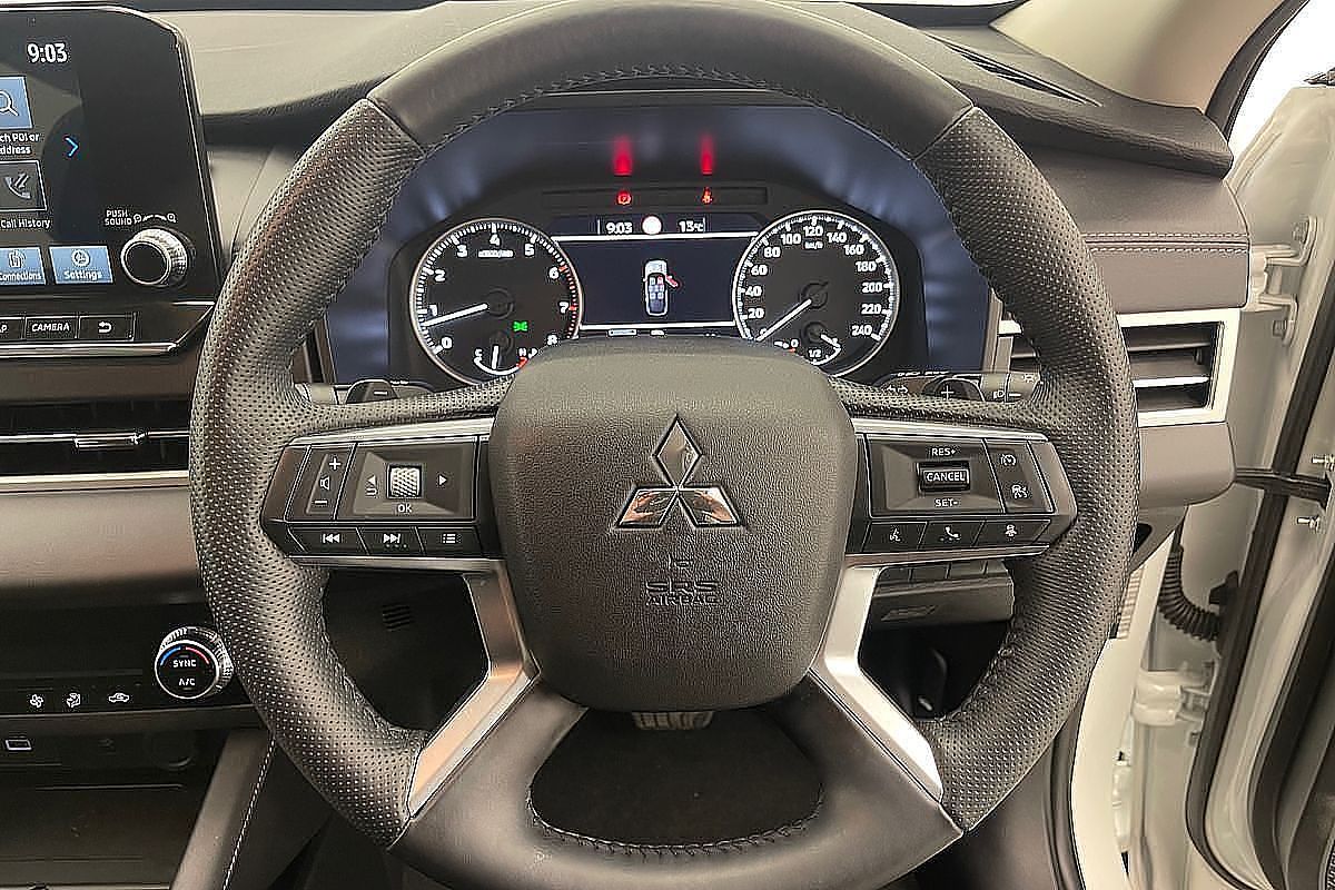 2024 Mitsubishi Outlander LS ZM