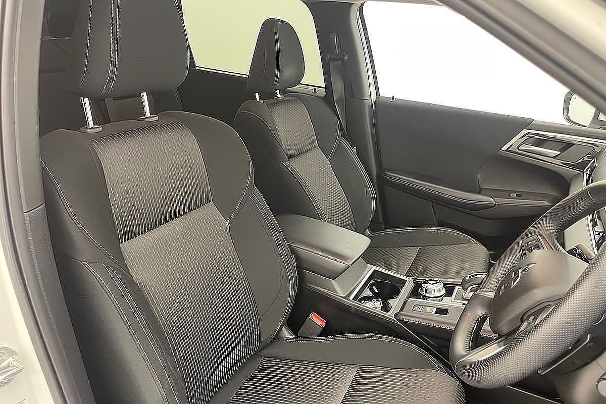 2024 Mitsubishi Outlander LS ZM