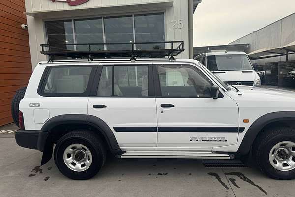 2000 Nissan Patrol ST GU