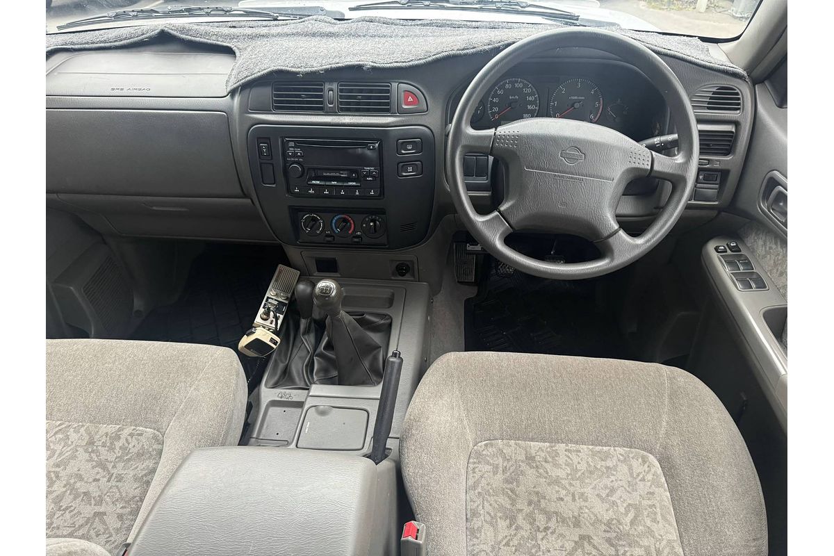 2000 Nissan Patrol ST GU