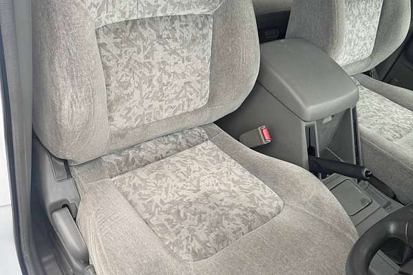 2000 Nissan Patrol ST GU