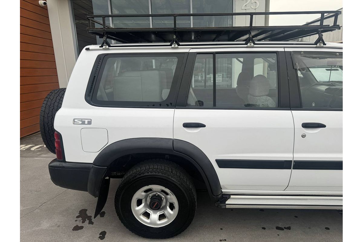 2000 Nissan Patrol ST GU