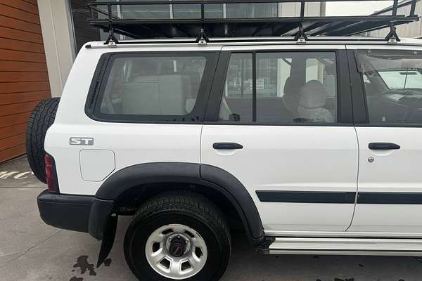 2000 Nissan Patrol ST GU