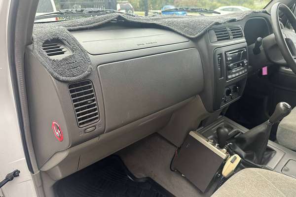 2000 Nissan Patrol ST GU