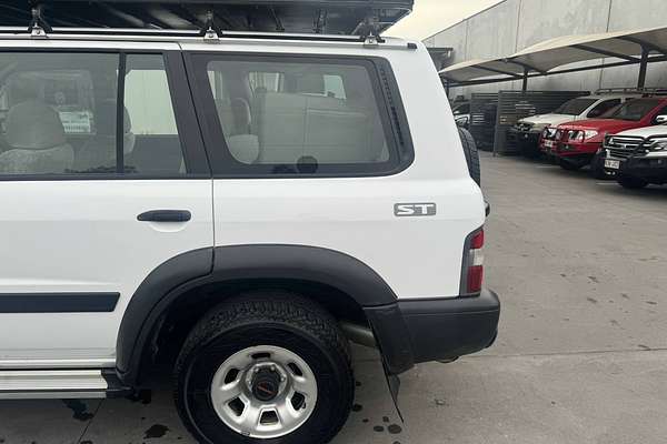 2000 Nissan Patrol ST GU