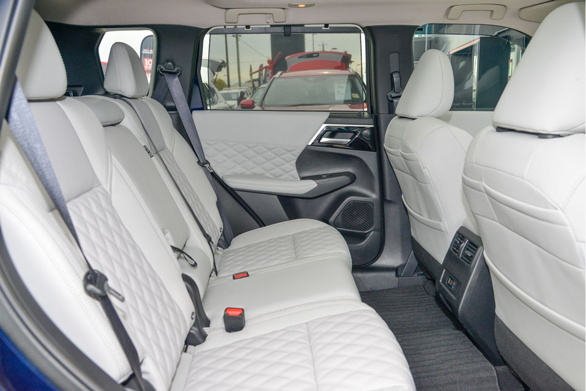 2024 Mitsubishi Outlander PHEV Exceed ZM