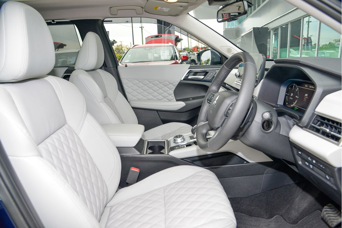 2024 Mitsubishi Outlander PHEV Exceed ZM